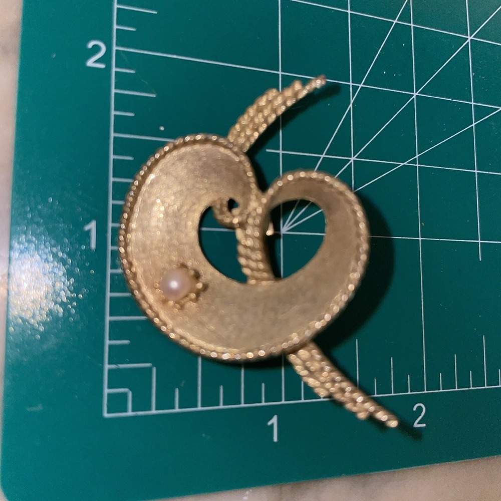 Vintage MAMSELLE‎ Brushed Gold Tone Swirl Brooch with Pearl ESTATE PIN